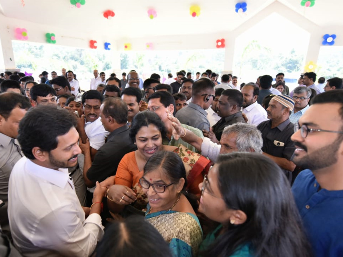 Ys Jagan Pays Tribute YSR Idupulapaya YSR Ghat Photo Gallery - Sakshi16