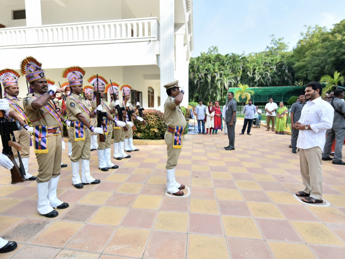 Ys Jagan Pays Tribute YSR Idupulapaya YSR Ghat Photo Gallery - Sakshi18