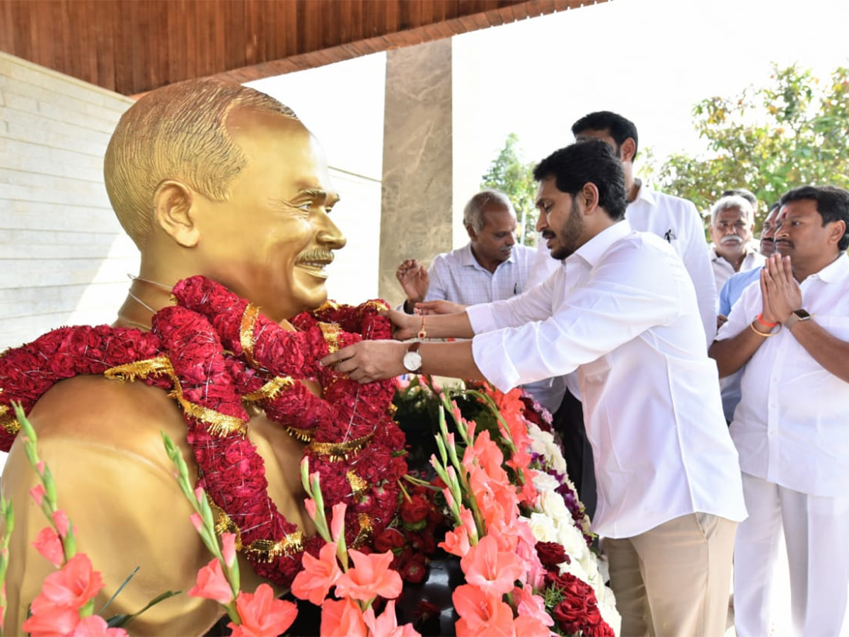 Ys Jagan Pays Tribute YSR Idupulapaya YSR Ghat Photo Gallery - Sakshi2