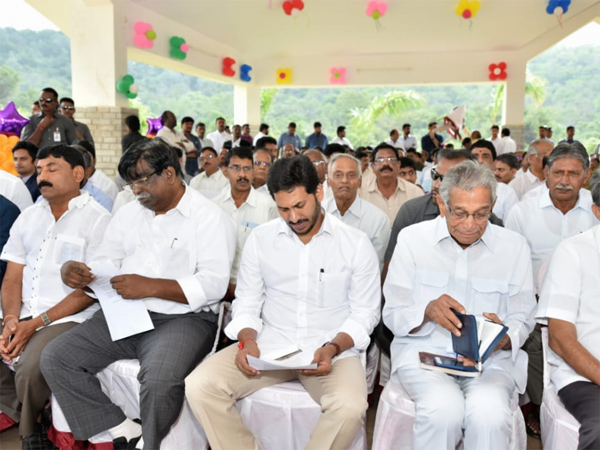 Ys Jagan Pays Tribute YSR Idupulapaya YSR Ghat Photo Gallery - Sakshi20