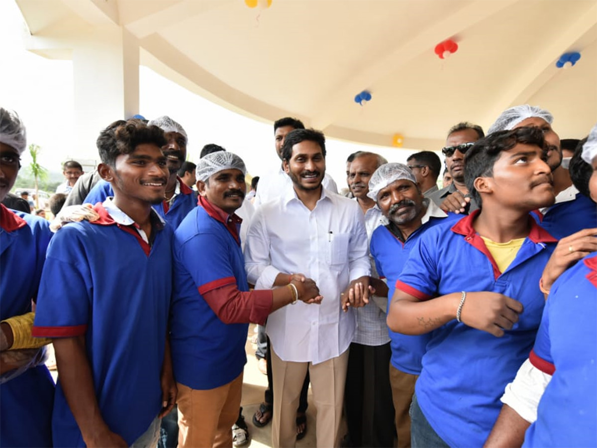 Ys Jagan Pays Tribute YSR Idupulapaya YSR Ghat Photo Gallery - Sakshi22