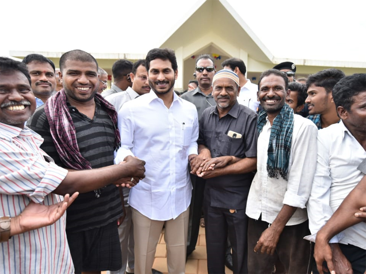 Ys Jagan Pays Tribute YSR Idupulapaya YSR Ghat Photo Gallery - Sakshi23