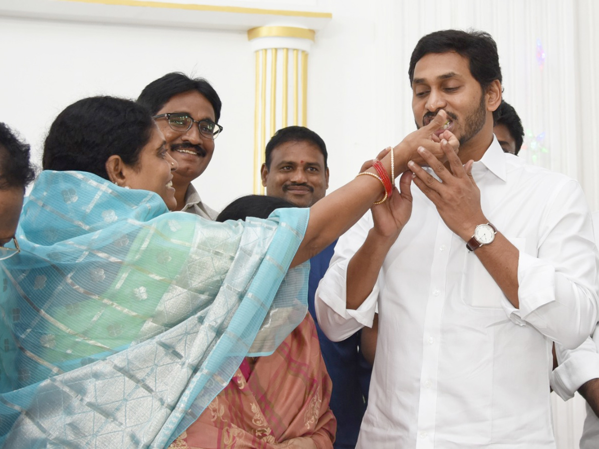 AP CM YS Jagan attended to Christmas Celebrations Photo Gallery - Sakshi3