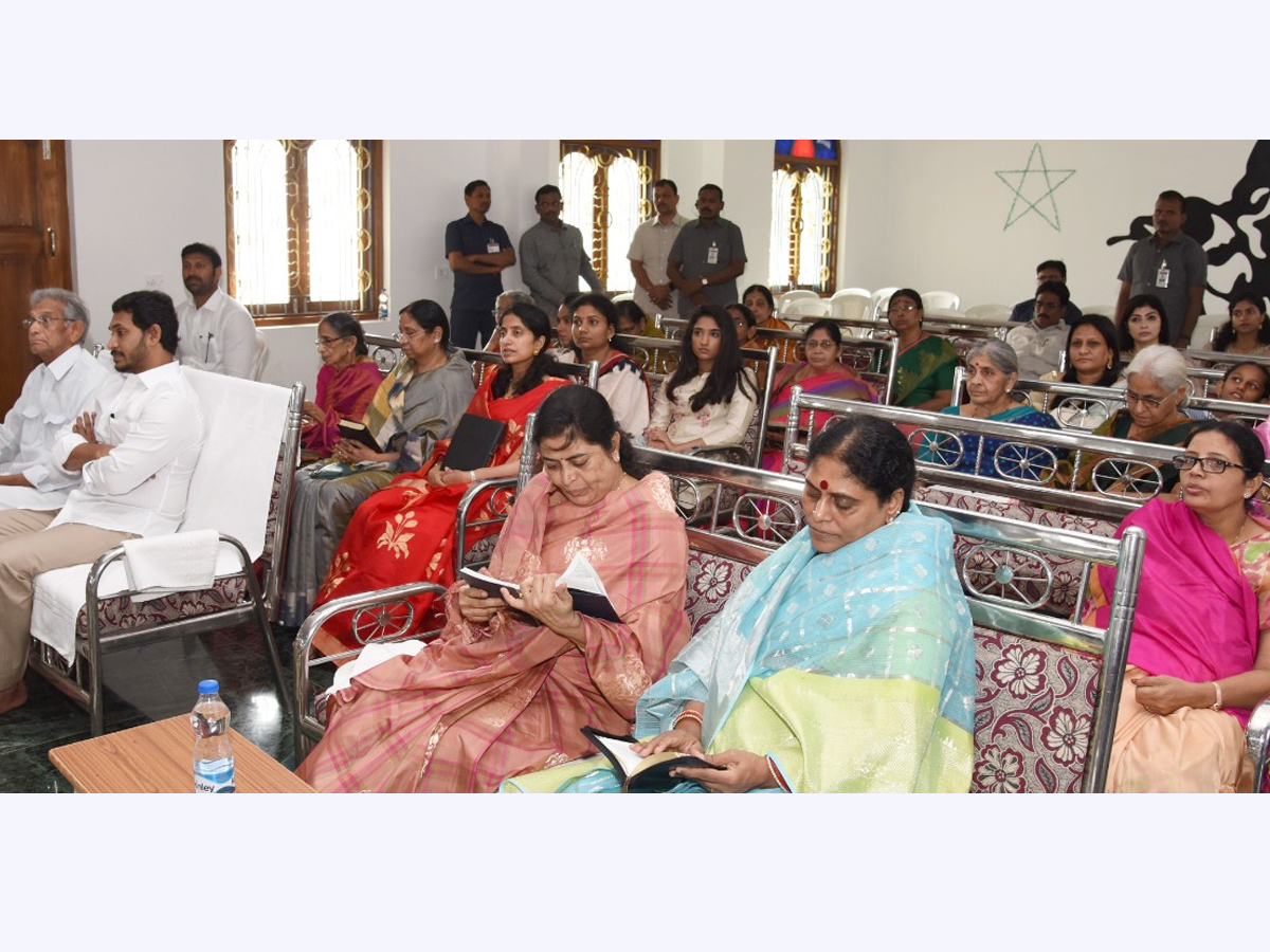 AP CM YS Jagan attended to Christmas Celebrations Photo Gallery - Sakshi5