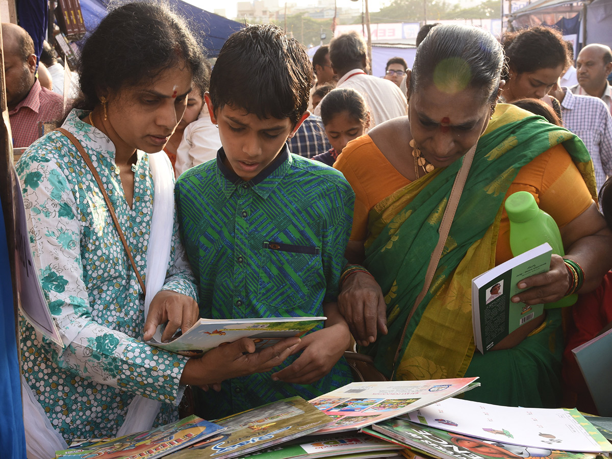 Heavy Rush Hyderabad Book Fair 2019 Photo Gallery - Sakshi18