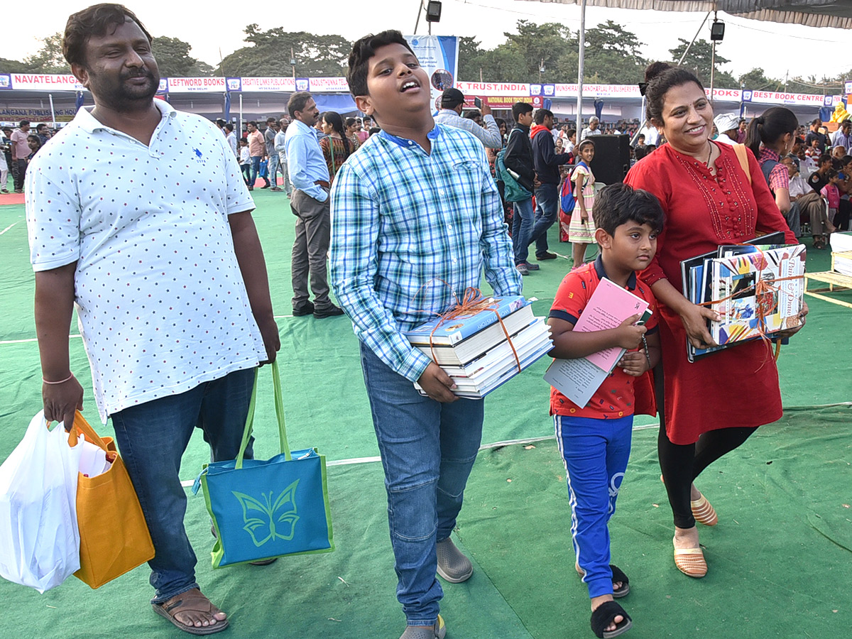 Heavy Rush Hyderabad Book Fair 2019 Photo Gallery - Sakshi3