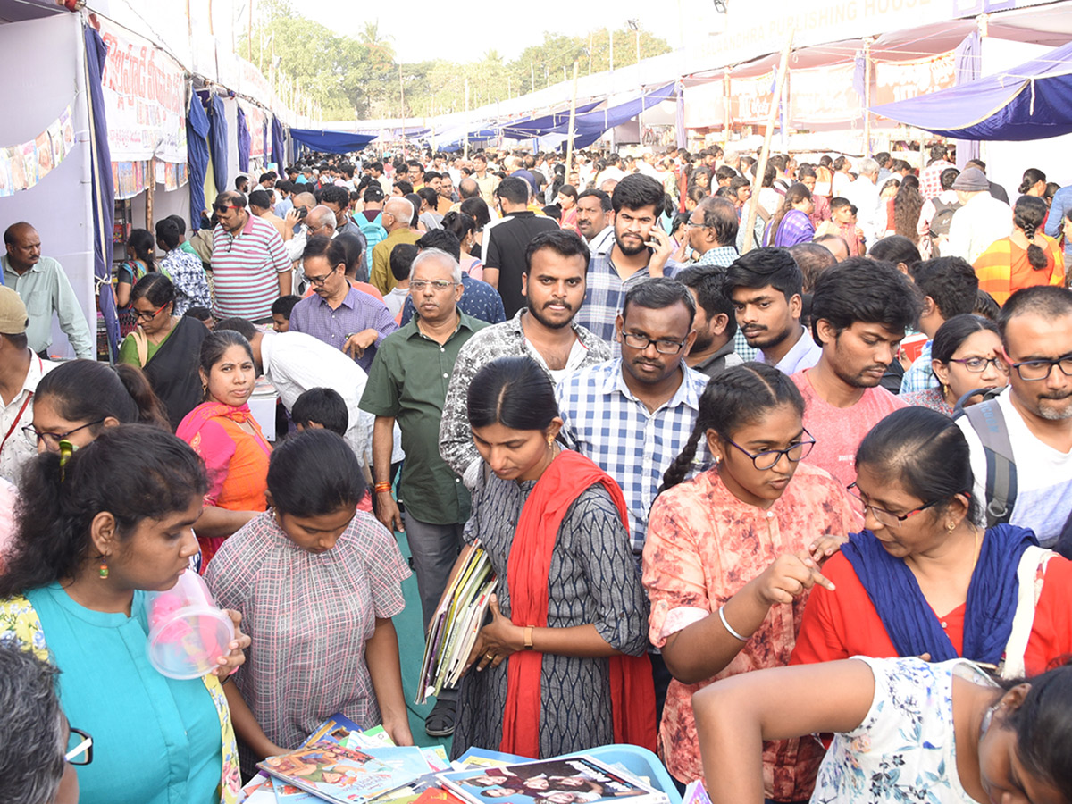 Heavy Rush Hyderabad Book Fair 2019 Photo Gallery - Sakshi4