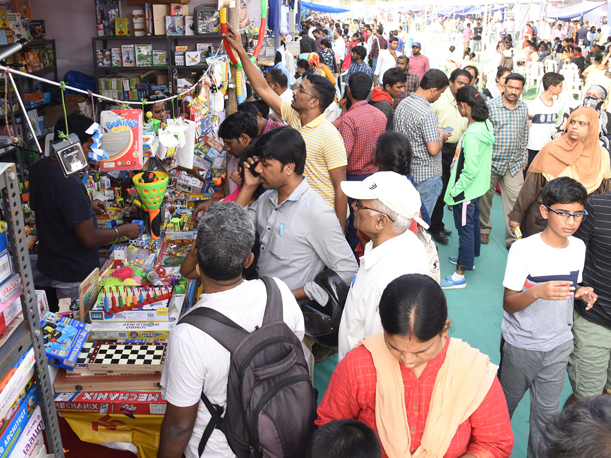 Heavy Rush Hyderabad Book Fair 2019 Photo Gallery - Sakshi5