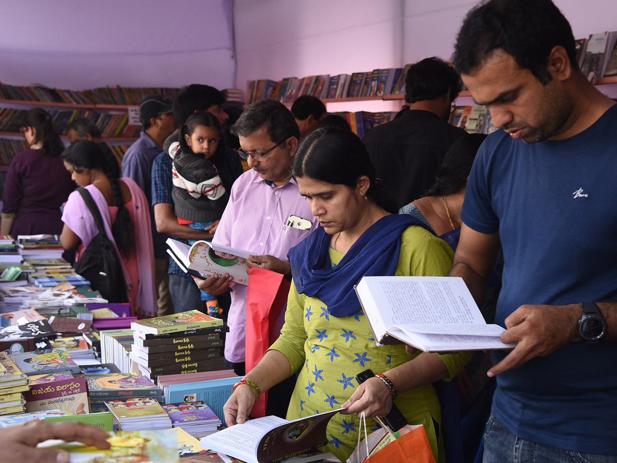 Heavy Rush Hyderabad Book Fair 2019 Photo Gallery - Sakshi7