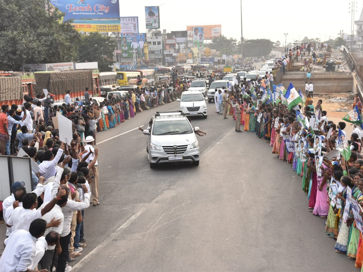 Grand Welcome To CM YS Jagan In Visakhapatnam Photo Gallery - Sakshi1