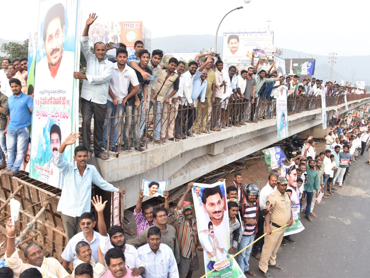 Grand Welcome To CM YS Jagan In Visakhapatnam Photo Gallery - Sakshi10