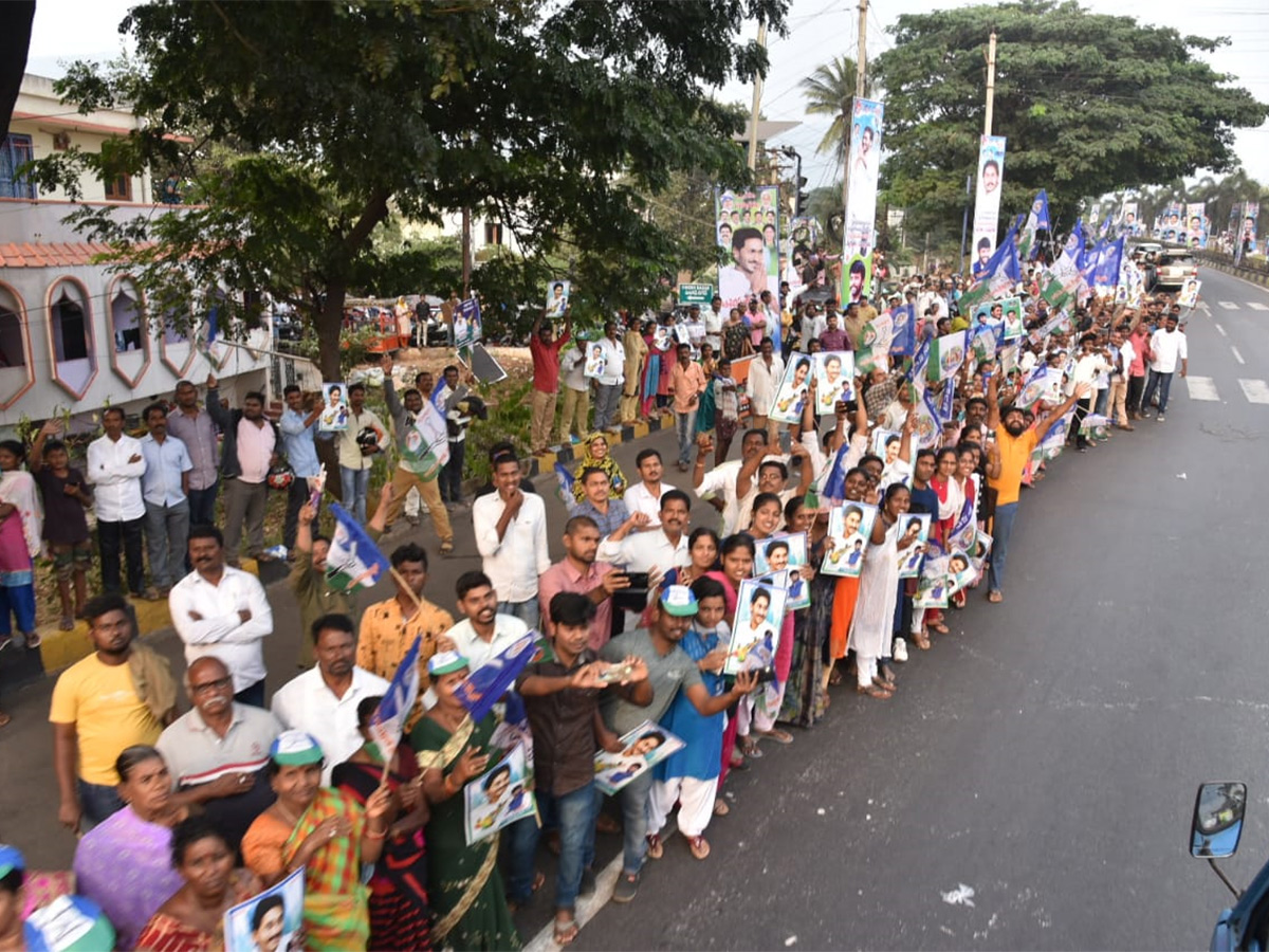 Grand Welcome To CM YS Jagan In Visakhapatnam Photo Gallery - Sakshi13