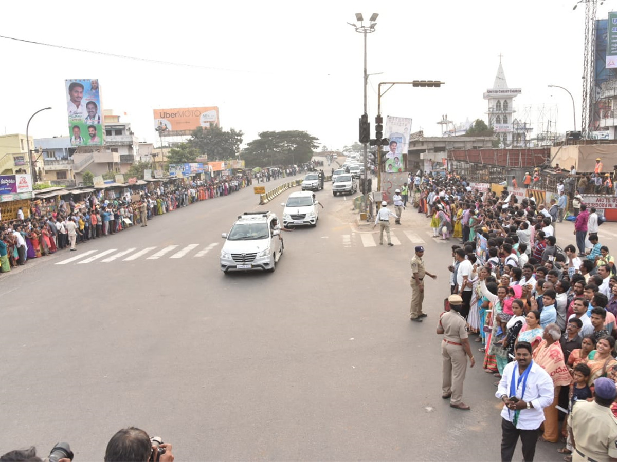 Grand Welcome To CM YS Jagan In Visakhapatnam Photo Gallery - Sakshi5