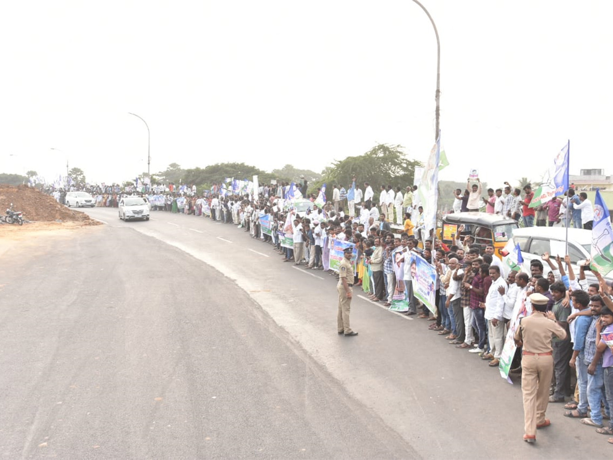 Grand Welcome To CM YS Jagan In Visakhapatnam Photo Gallery - Sakshi6