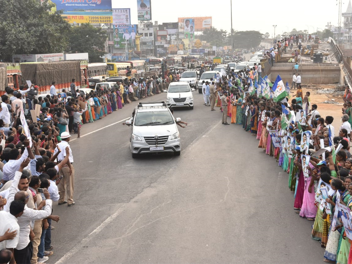 Grand Welcome To CM YS Jagan In Visakhapatnam Photo Gallery - Sakshi9