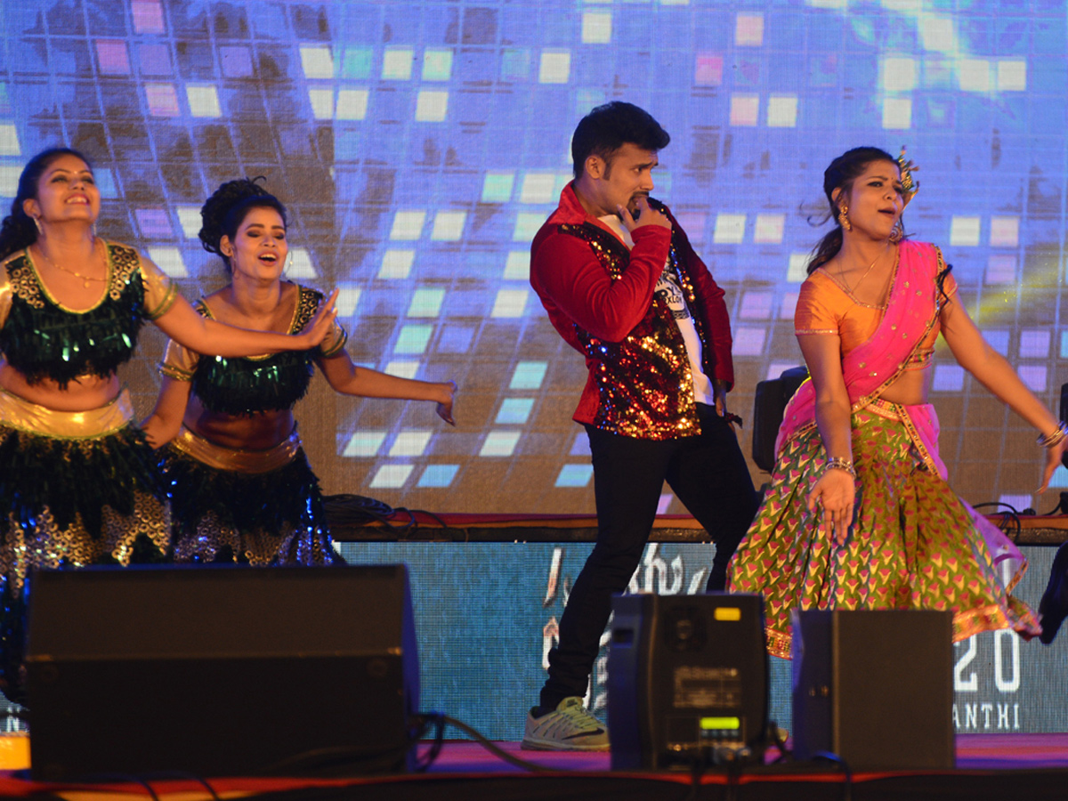 Sarileru Neekevvaru song launch Photo Gallery - Sakshi9