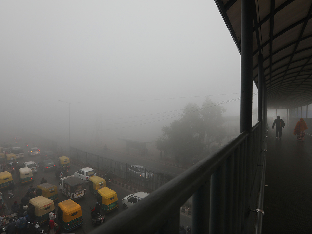 Heavy Fog In New Delhi Photo Gallery - Sakshi2