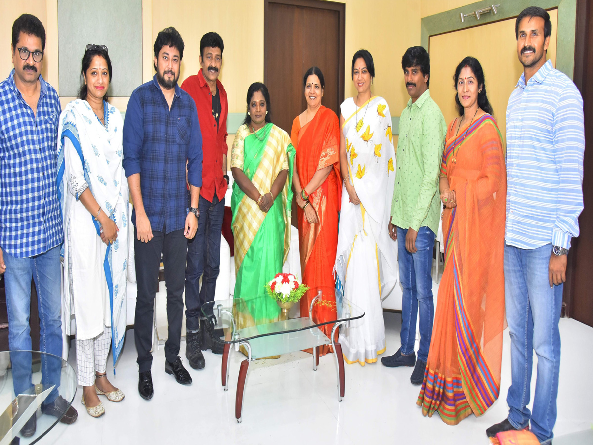 Women Cricketer Mithali Raj Meet Governor Tamilisai Soundararajan  - Sakshi6