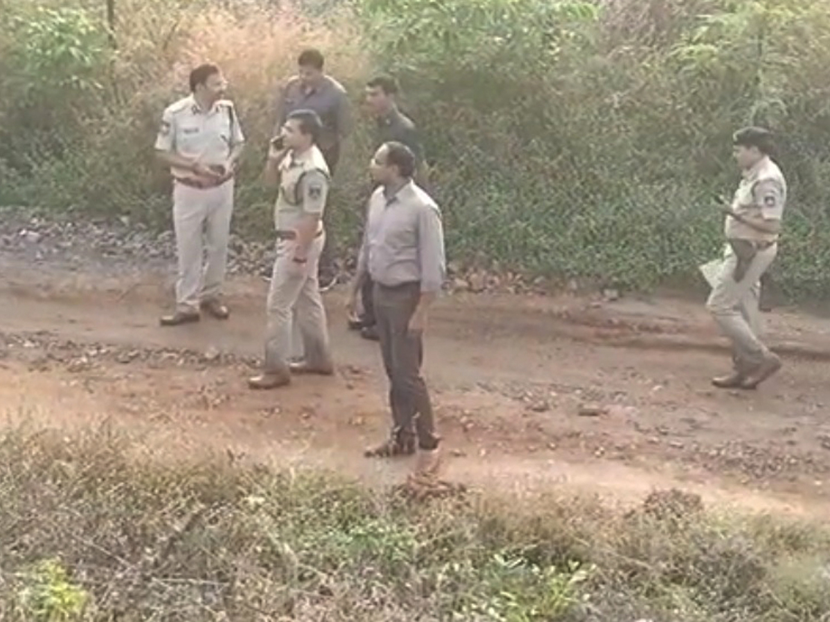 Four accused in Disha murder case killed in encounter Photo Gallery - Sakshi5