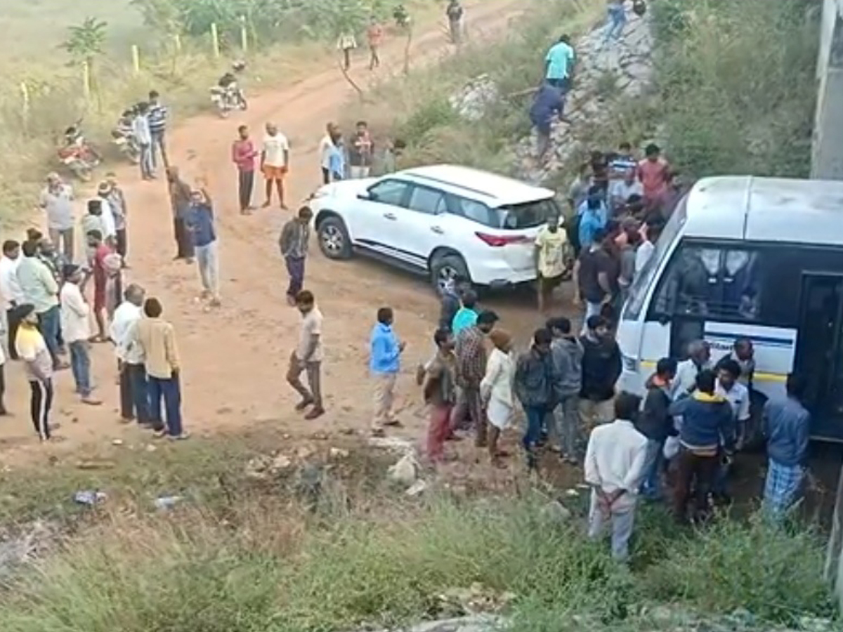 Four accused in Disha murder case killed in encounter Photo Gallery - Sakshi7