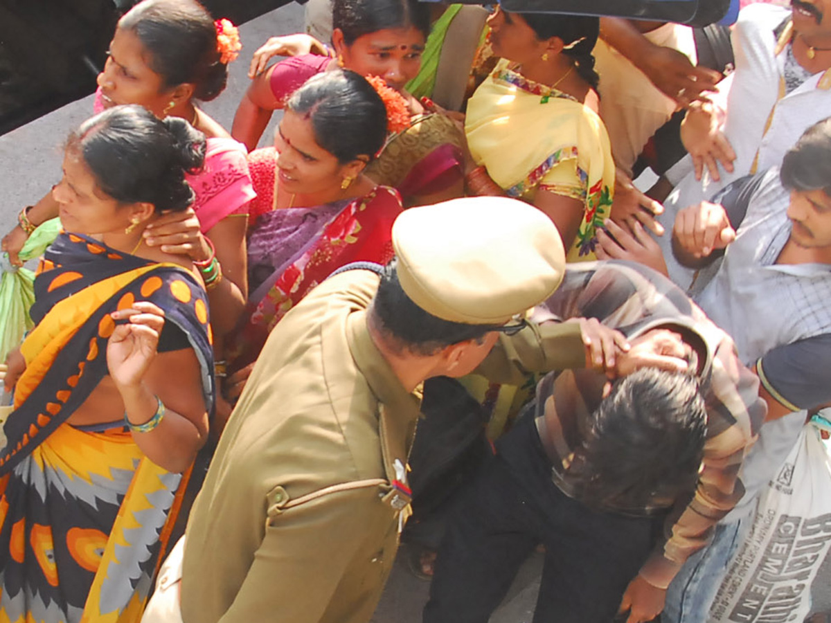 Heavy Rush at Secunderabad Railway Station Photo Gallery - Sakshi6