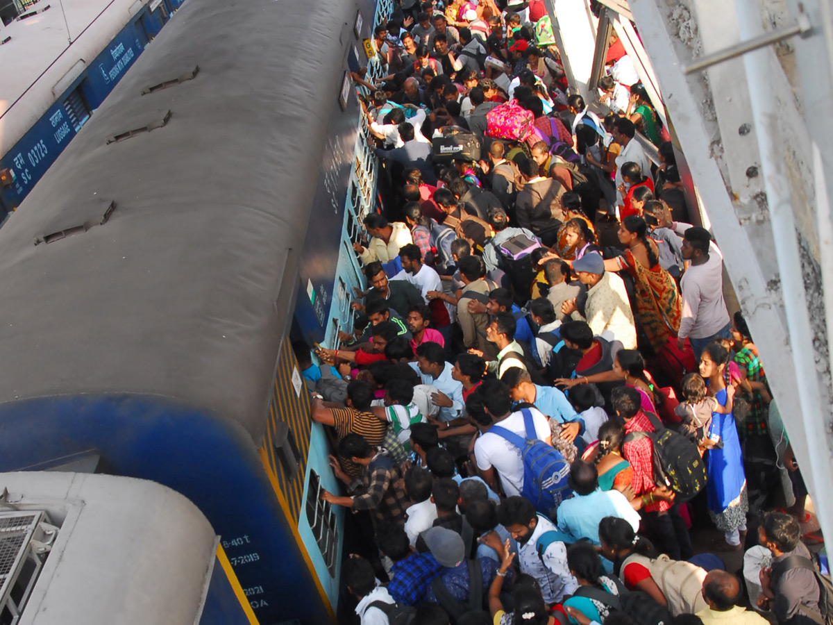 Heavy Rush in Secunderabad Railway Station Photo Gallery - Sakshi1