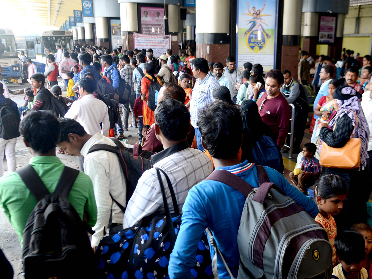 Heavy Rush in Secunderabad Railway Station Photo Gallery - Sakshi10