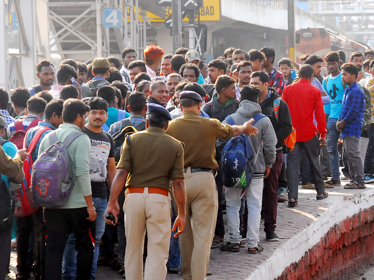 Heavy Rush in Secunderabad Railway Station Photo Gallery - Sakshi11