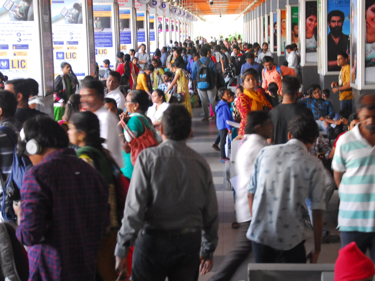 Heavy Rush in Secunderabad Railway Station Photo Gallery - Sakshi15