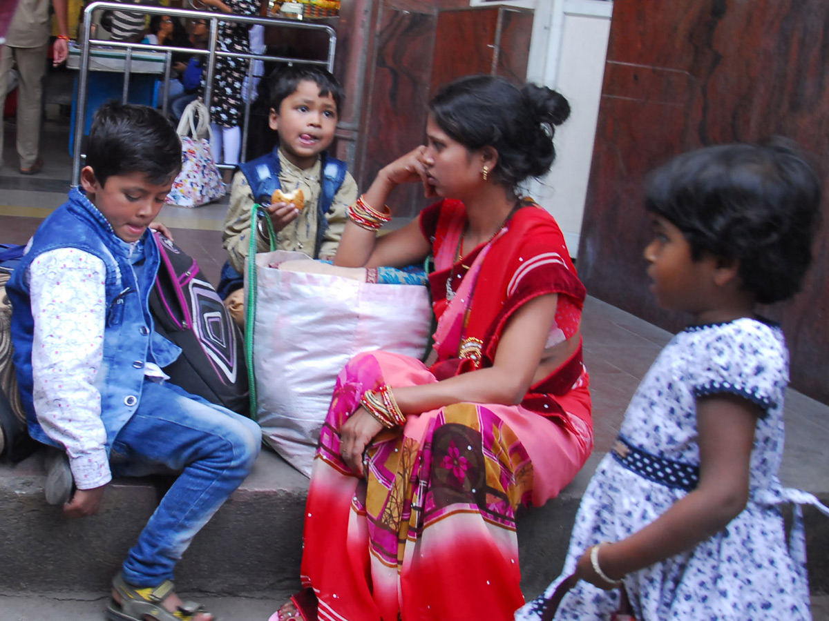 Heavy Rush in Secunderabad Railway Station Photo Gallery - Sakshi16