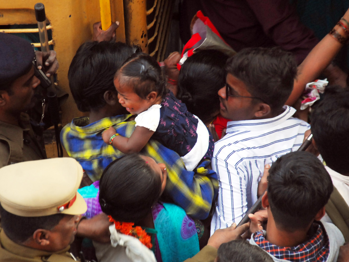 Heavy Rush in Secunderabad Railway Station Photo Gallery - Sakshi18