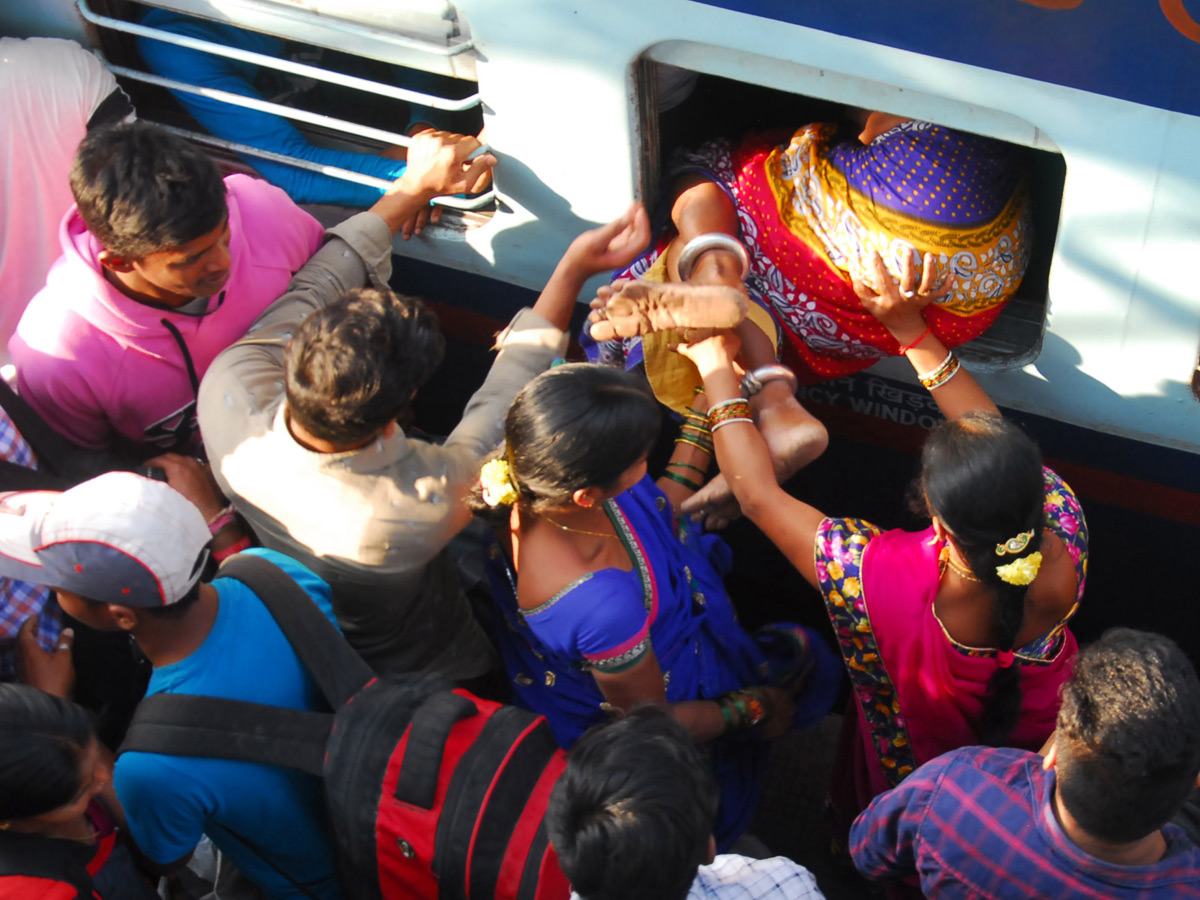 Heavy Rush in Secunderabad Railway Station Photo Gallery - Sakshi20