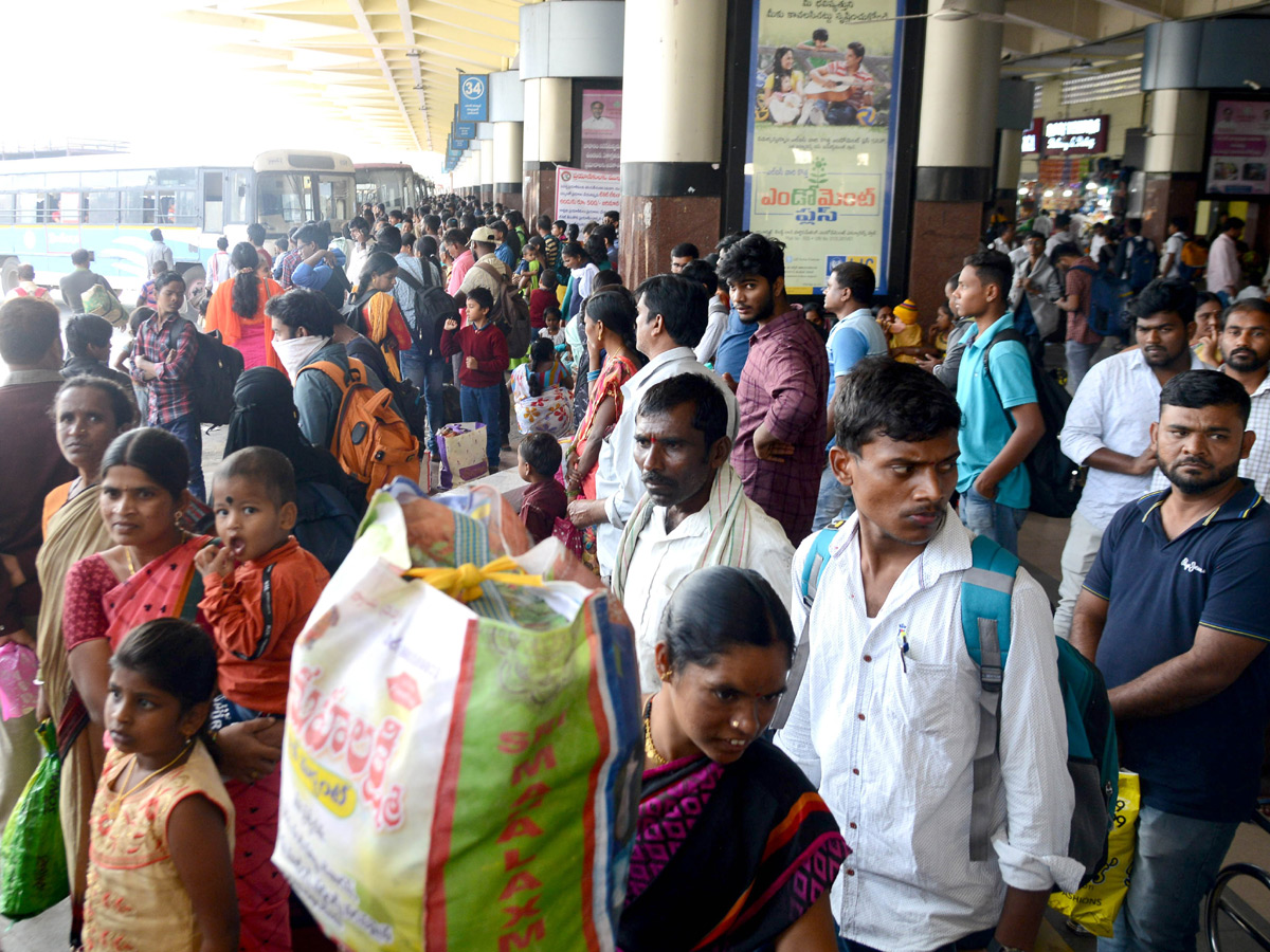 Heavy Rush in Secunderabad Railway Station Photo Gallery - Sakshi25