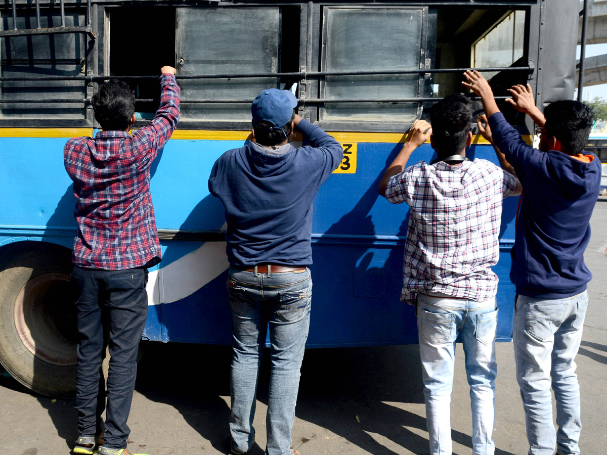 Heavy Rush in Secunderabad Railway Station Photo Gallery - Sakshi27