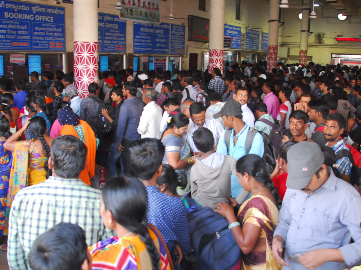 Heavy Rush in Secunderabad Railway Station Photo Gallery - Sakshi3