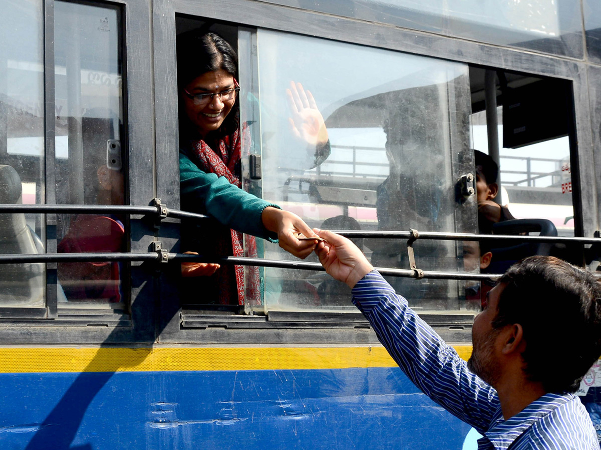 Heavy Rush in Secunderabad Railway Station Photo Gallery - Sakshi28