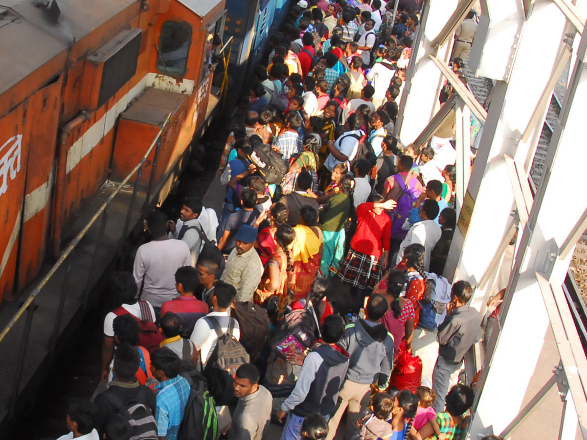 Heavy Rush in Secunderabad Railway Station Photo Gallery - Sakshi35