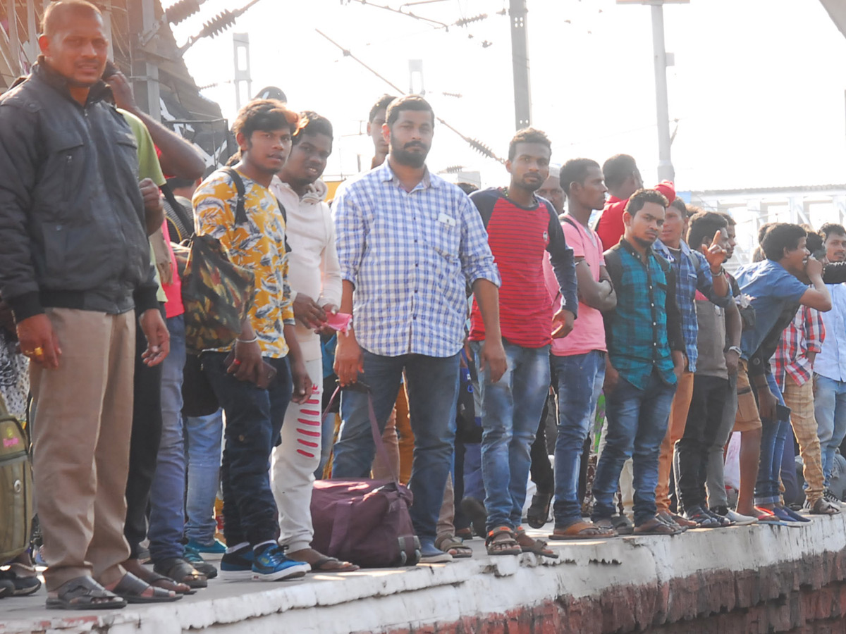 Heavy Rush in Secunderabad Railway Station Photo Gallery - Sakshi36