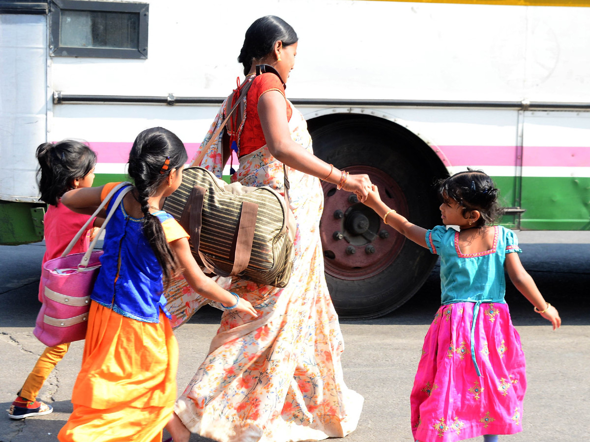 Heavy Rush in Secunderabad Railway Station Photo Gallery - Sakshi40