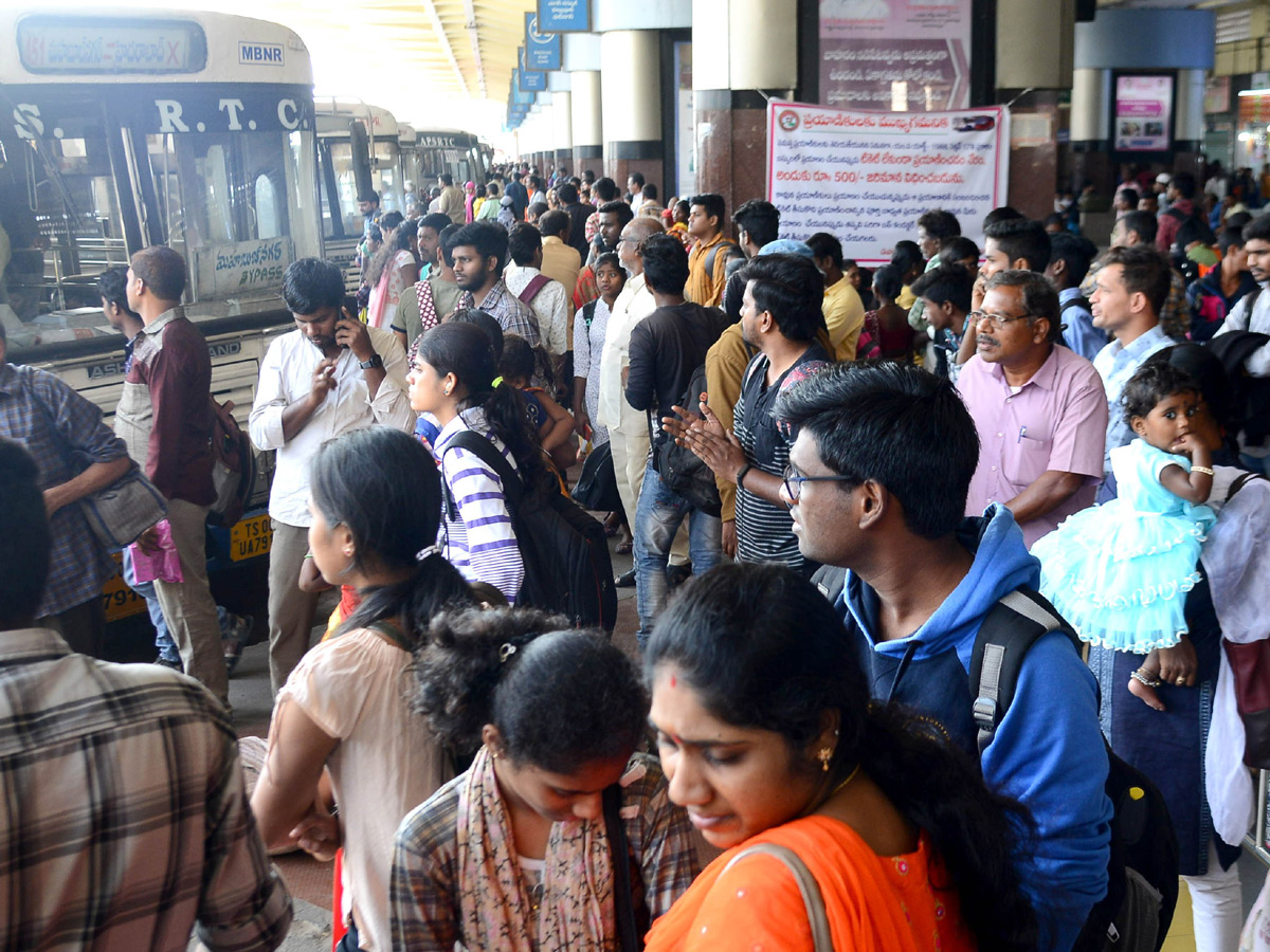 Heavy Rush in Secunderabad Railway Station Photo Gallery - Sakshi41