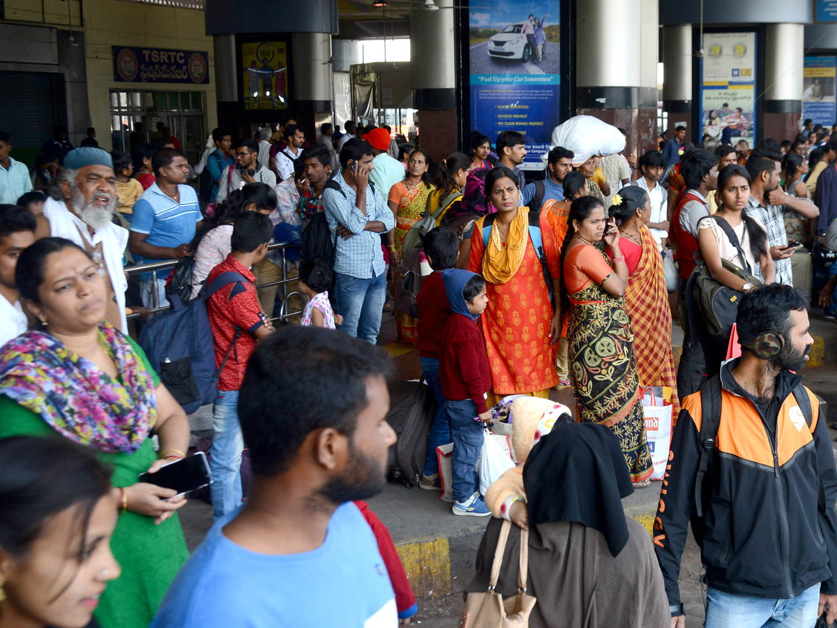 Heavy Rush in Secunderabad Railway Station Photo Gallery - Sakshi42