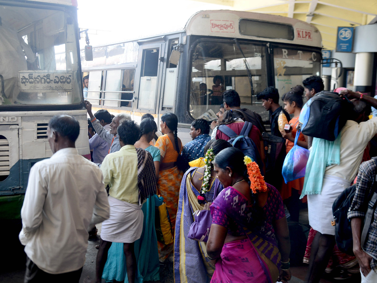 Heavy Rush in Secunderabad Railway Station Photo Gallery - Sakshi43