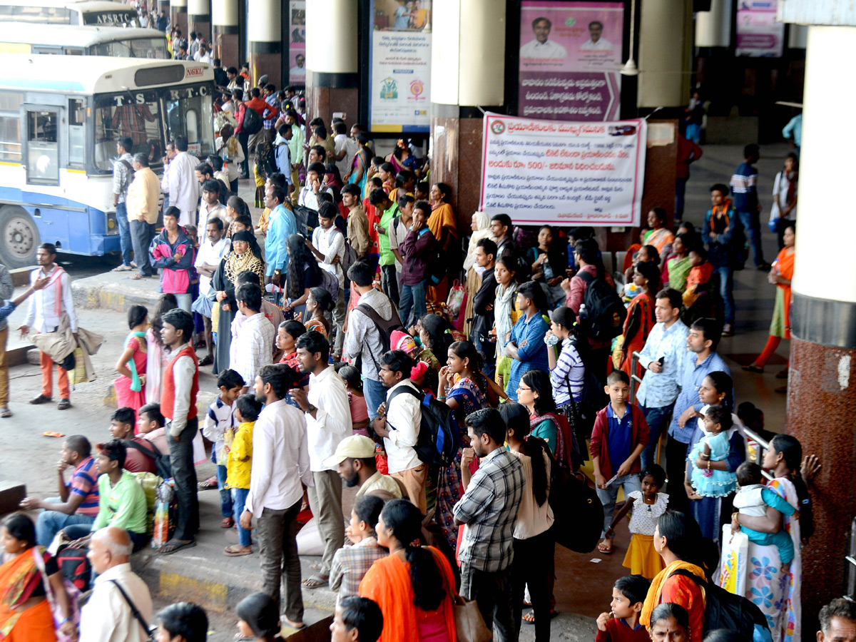 Heavy Rush in Secunderabad Railway Station Photo Gallery - Sakshi6