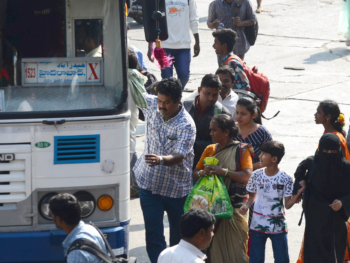 Heavy Rush in Secunderabad Railway Station Photo Gallery - Sakshi7