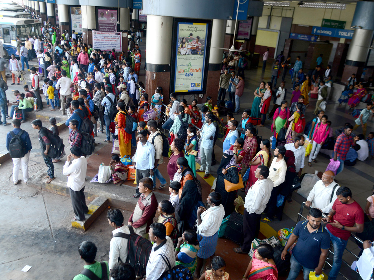 Heavy Rush in Secunderabad Railway Station Photo Gallery - Sakshi8