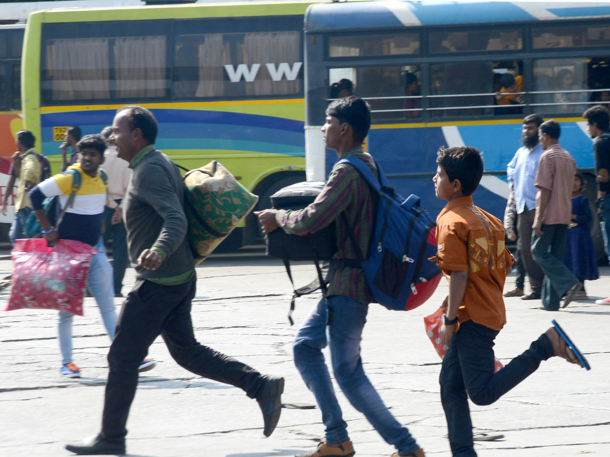 Heavy Rush in Secunderabad Railway Station Photo Gallery - Sakshi9