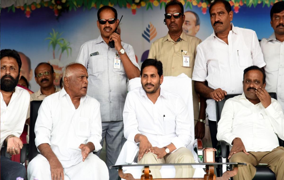 CM Jagan Reddy participates in Sankranti celebrations at Gudivada - Sakshi2