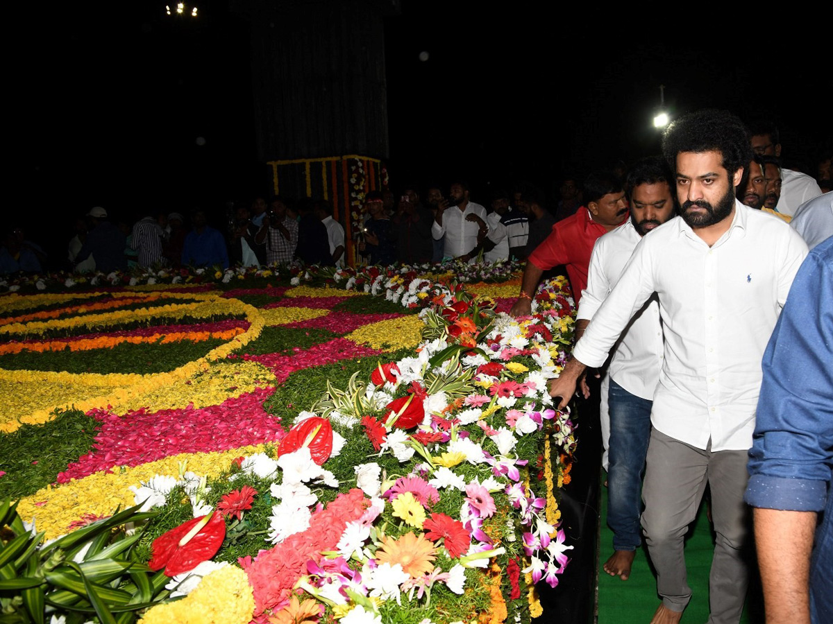 NTR KalyanRam At NTR Ghat Photo Gallery - Sakshi6