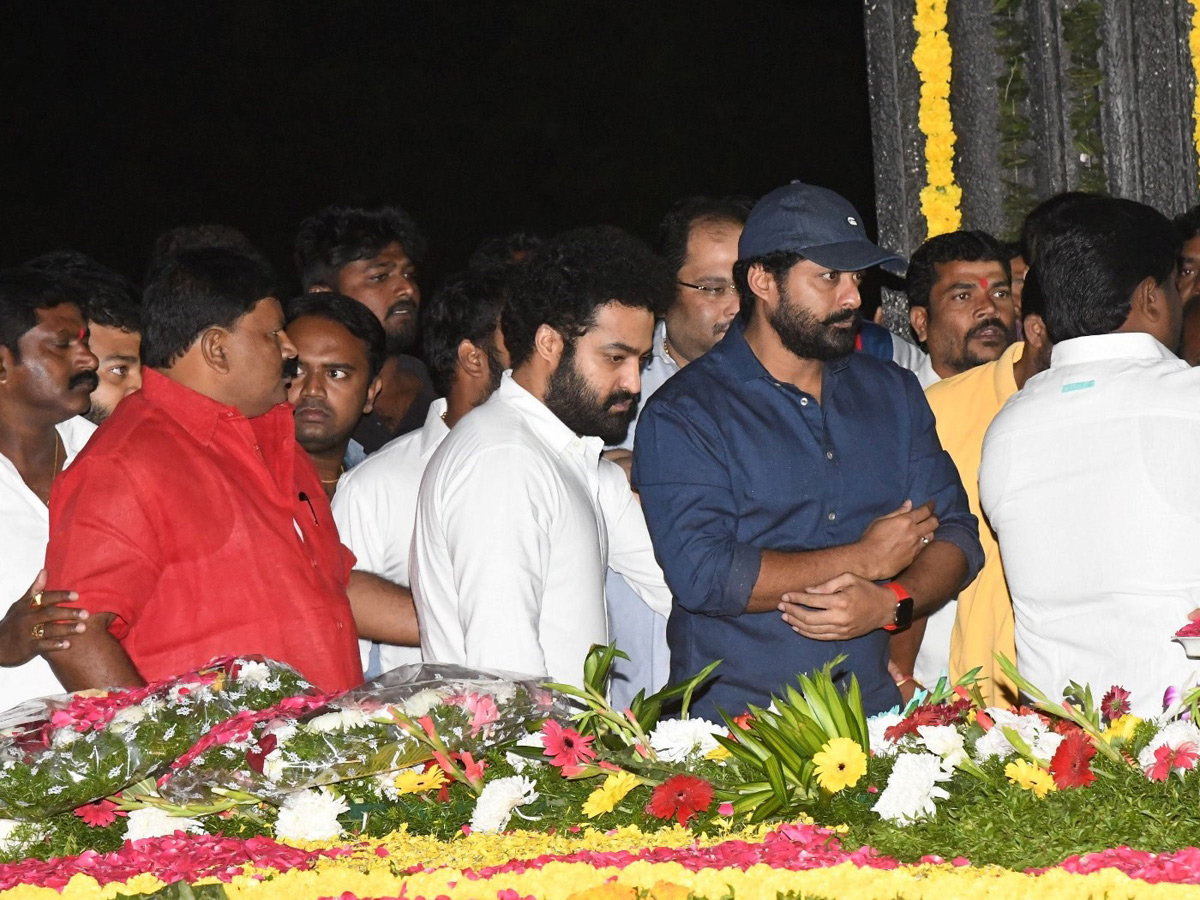 NTR KalyanRam At NTR Ghat Photo Gallery - Sakshi7