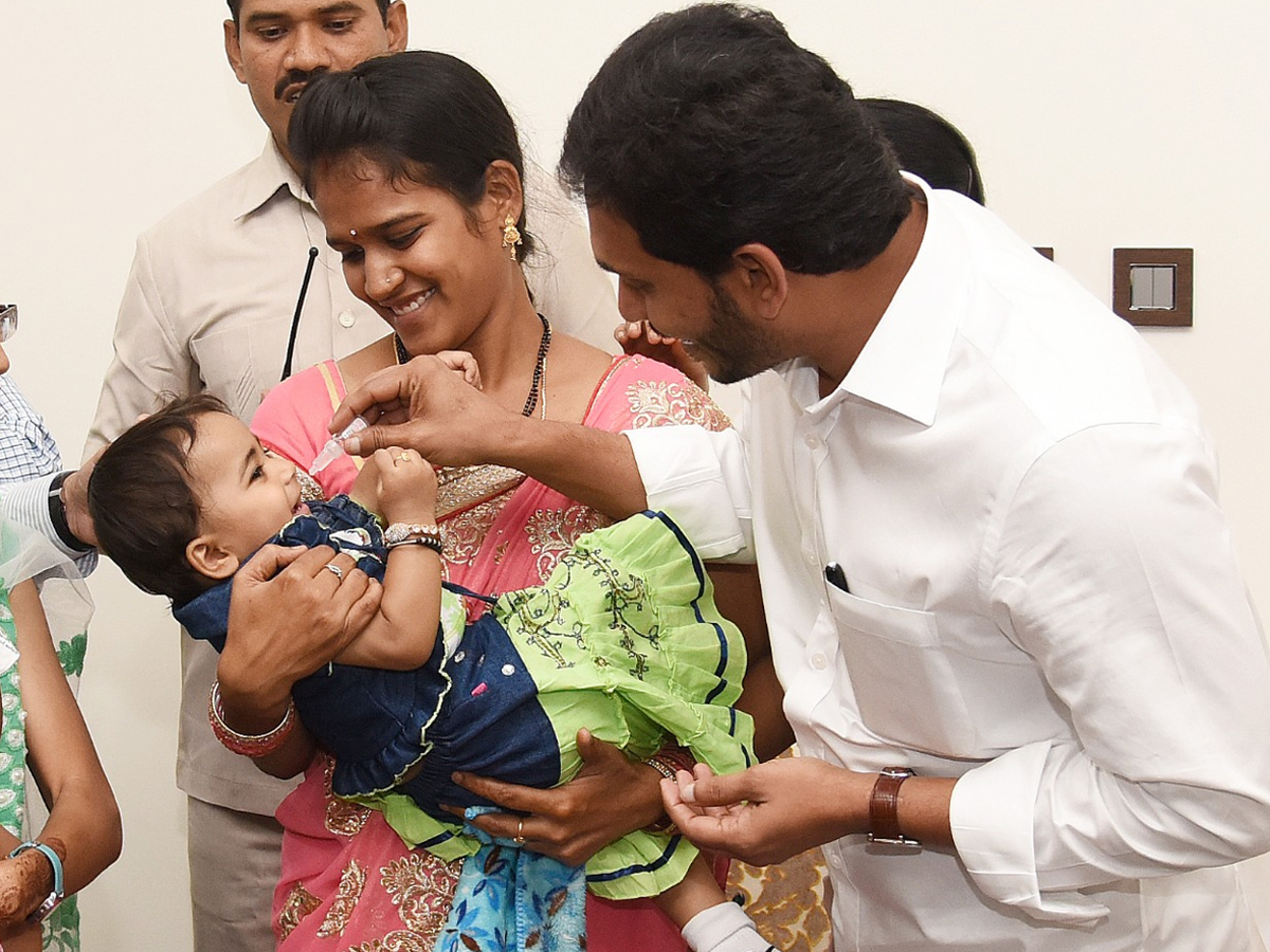 CM YS Jagan Gives Polio Drops To A Child In Camp Office - Sakshi1